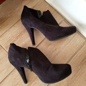 Aldo Zip up Ankle Booties Size 9